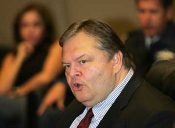 Επαναπροσδιορισμό στρατιωτικών δομών και εξοπλισμών προανήγγειλε ο Ευ.Βενιζέλος