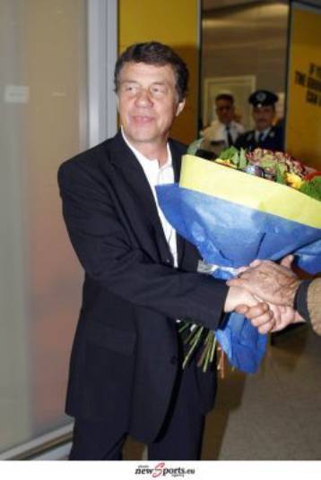 Διαψεύδει ο Ρεχάγκελ περί αποχώρησης μετά το Μουντιάλ 2010