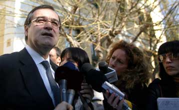 Νέος γύρος αντιπαράθεσης Βγενόπουλου-κυβέρνησης για τις άγονες γραμμές