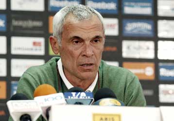 «Χρειαζόμαστε εξυπνάδα, όχι νεύρα» είπε ο Κούπερ για το ματς του Αρη με τον Πανιώνιο