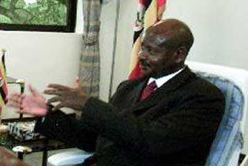 Με ισόβια ή και θάνατο κινδυνεύουν οι ομοφυλόφιλοι στην Ουγκάντα