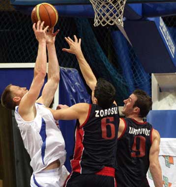 Στην κορυφή για μια ημέρα ο Πανελλήνιος με νίκη 77-63 επί του Πανιωνίου