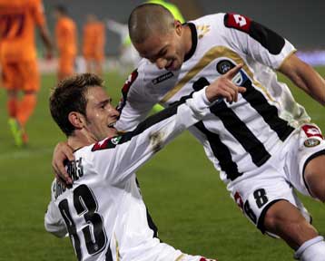 Ανετες επικρατήσεις για Ουντινέζε και Τζένοα, ως αλλαγή έπαιξε ο Παπασταθόπουλος