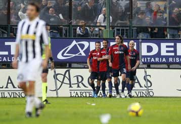 Νίκη της Ίντερ, δεύτερη η Μίλαν εκμεταλλευόμενη την ήττα της «Γιούβε»