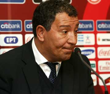 Απογοητευμένος ο Τεν Κάτε από ομαδικά λάθη και παραμονή στο… πούλμαν