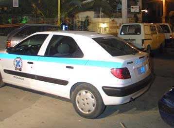 Ανθρωποκυνηγητό για τη σύλληψη ζευγαριού που πυροβόλησε εναντίον αστυνομικών