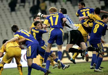 O Kροάτης Μπέμπεκ και ο Ελβετός Τσιρτσέτα διαιτητές σε Παναθηναϊκό και ΑΕΚ