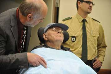 Ξεκίνησε στο Μόναχο η δίκη του δεσμοφύλακα των Ναζί