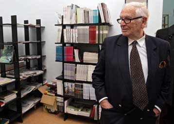 Ντεφιλέ του Πιέρ Καρντέν στην Αθήνα για τα θύματα του AIDS