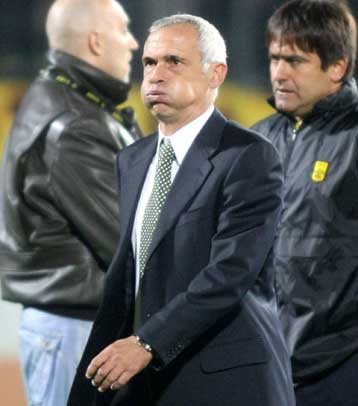 Εκνευρισμός στον Αρη, παράπονα στον Πιλάβιο, καλά τα νέα για τον Αμπρέου