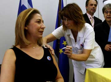 Το εμβόλιο κατά της νέας γρίπης είναι το όπλο μας, δήλωσε η υπουργός Υγείας