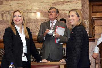 Θέμα ευθύνης για όσους παίρνουν θέση κατά του εμβολιασμού θέτει η Μ.Ξενογιαννακοπούλου