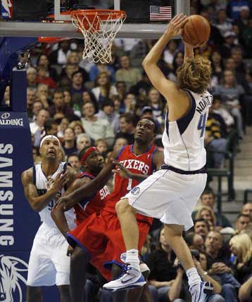 Νίκη στο καλάθι για το Ντάλας με οδηγό τον Νοβίτσκι