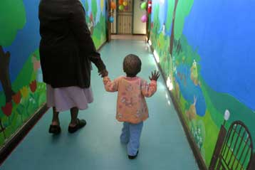 Θεραπευτική αγωγή σε όλα τα βρέφη με HIV υπόσχεται η Ν.Αφρική