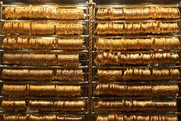 Τα 1.200 δολάρια ξεπέρασε η τιμή του χρυσού την Τρίτη