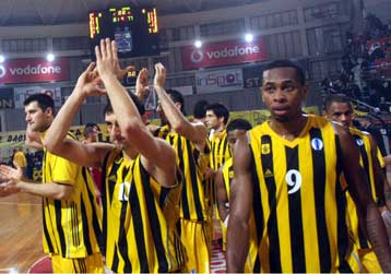 Ο Ντίξον «εκτέλεσε» τη Χαποέλ και ο Αρης με 81-77 βρέθηκε μόνος πρώτος