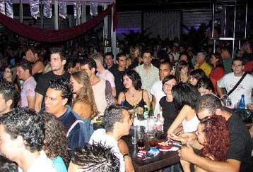 Στο στόχαστρο της Εφορίας νυχτερινά κέντρα, πάρκινγκ και εταιρείες διαφημίσεων