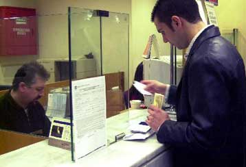 Μείωση επιτοκίων σε καταθέσεις και δάνεια τον Οκτώβριο