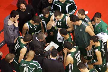 «Καμπανάκι» για την Αρμάνι, στη βοήθεια του «Σάρας» ποντάρει ο Ομπράντοβιτς