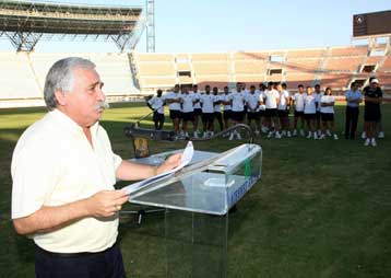 Ο Παπουτσάκης επισημοποίησε την υποψηφιότητά του για την προεδρία της Σούπερ Λιγκ