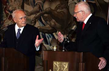 Τις ελληνικές θέσεις για την ένταξη της Τουρκίας στην ΕΕ στηρίζει ο Τσέχος πρόεδρος