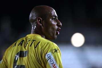 «Οι διαιτητές στην Ελλάδα είναι κακοί» δήλωσε ο Ναφτί