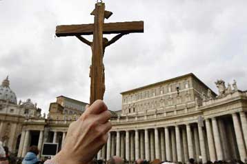 Οι ομοφυλόφιλοι «δεν θα μπουν ποτέ στη Βασιλεία των Ουρανών» λέει το Βατικανό