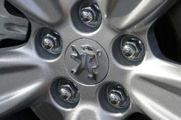 Την εξαγορά της Mitsubishi μελετά η Peugeot