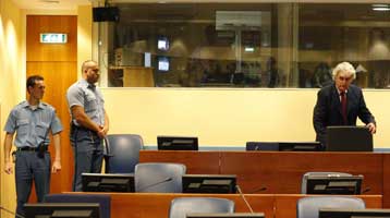 Δεν δέχεται τον συνήγορο που του διόρισε το ICTY ο Ρ.Κάρατζιτς