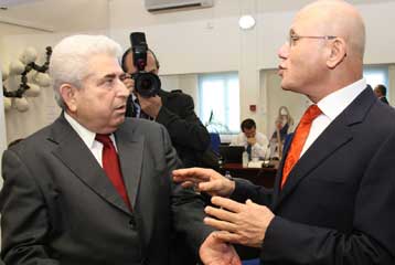 Κατ οίκον εντατικές συνομιλίες θα έχουν από τον Ιανουάριο Χριστόφιας και Ταλάτ