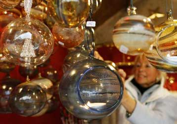 Προσοχή όταν αγοράζετε χριστουγιεννιάτικα στολίδια και παιχνίδια