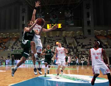 Διπλό «πράσινο» κέρδος με νίκη επί της Αρμάνι και επιστροφή Γιασικεβίτσιους