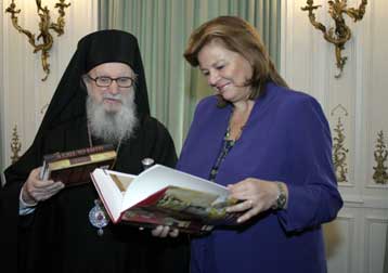 «Επενδύστε στην Ελλάδα» λέει η Λούκα Κατσέλη από τη Νέα Υόρκη