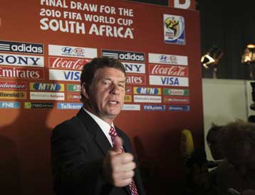 «Υγιείς και… σοβαροί περνάμε στους 16» η εκτίμηση του Ρεχάγκελ για την κλήρωση