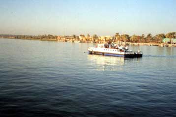 Δεκάδες αγνοούμενοι μετά τη σύγκρουση δύο ποταμόπλοιων στο Νείλο