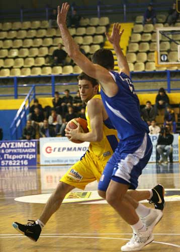 Το Περιστέρι νίκησε τον Πανελλήνιο με 77-73 σε ματς-θρίλερ