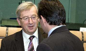 Η ΕΕ θα ελέγχει τον ελληνικό προϋπολογισμό «κάθε μήνα», λέει ο Ζαν-Κλοντ Γιούνκερ