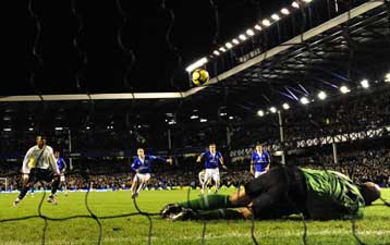 Ο Χάουαρντ έδωσε το βαθμό στην Έβερτον, νίκη της Φούλαμ