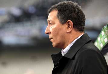 Εκνευρισμένος από τον αγωνιστικό χώρο ο Τεν Κάτε