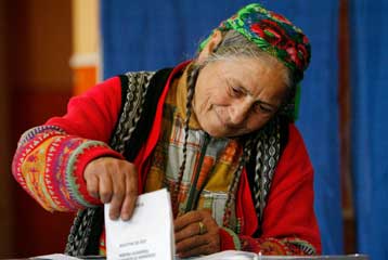 Μικρό προβάδισμα του Μιρσέα Γκεοάνα στις ρουμανικές εκλογές δίνουν τα exit poll