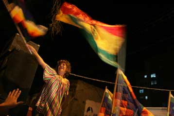 Ανετη νίκη Μοράλες δείχνουν στις προεδρικές εκλογές της Βολιβίας