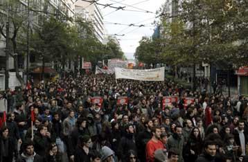 Ένταση στο περιθώριο του συλλαλητηρίου στα Προπύλαια