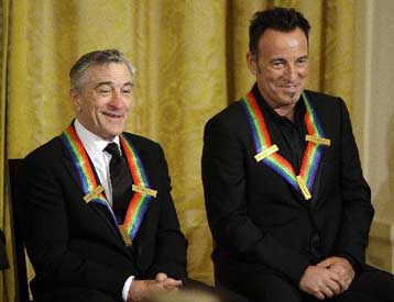 Διάσημους καλλιτέχνες τίμησε το Κέντρο Κένεντι