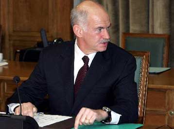 Η Ελλάδα διανύει τη χειρότερη δημοσιονομική κρίση της 15ετίας, λέει το Bloomberg