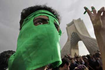 Συγκρούσεις της αστυνομίας με οπαδούς της αντιπολίτευσης στην Τεχεράνη