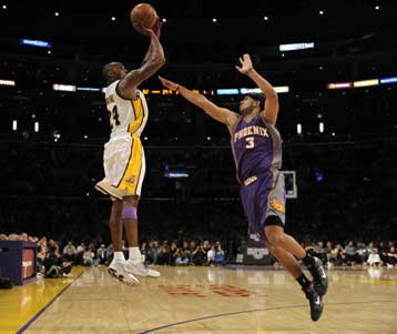 Οι Λέικερς εύκολα τους Σανς και οι Χιτ τους Κινγκς