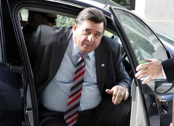 «Ψήφο εμπιστοσύνης» στον Κ.Παπούλια δίνει ο Γιώργος Καρατζαφέρης