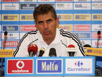 Ο Αναστασιάσης παραμένει στον πάγκο της Εθνική Κύπρου έως και το 2012