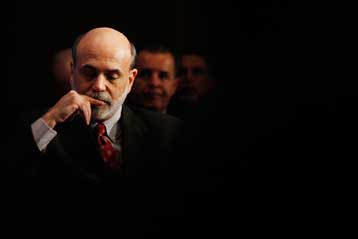 «Δυνατούς ανέμους» έχει να αντιμετωπίσει ακόμη η οικονομία των ΗΠΑ, λέει ο Μπερνάνκι