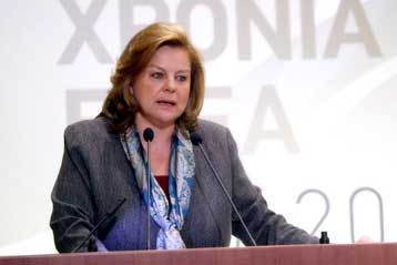 Συστράτευση των παραγωγικών φορέων για την οικονομία ζητά η Λούκα Κατσέλη